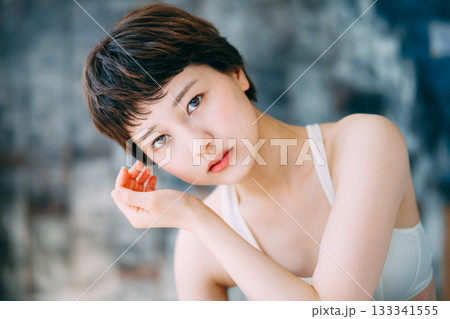 若い女性のビューティーイメージ 133341555