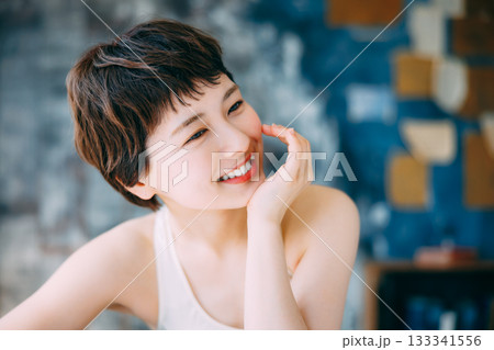 若い女性のビューティーイメージ 133341556