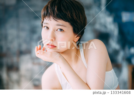 若い女性のビューティーイメージ 133341608