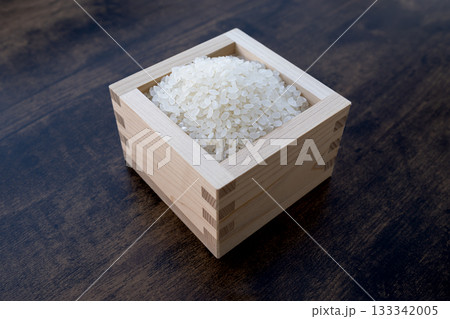 升に入れた日本のお米 133342005
