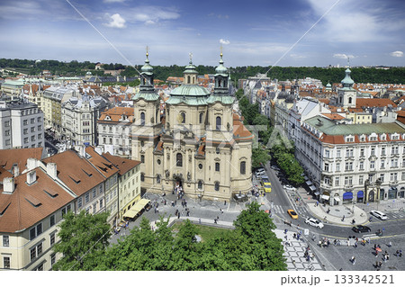 Tourists walking around st. Nicholas Church in Prague, Czech Republic 133342521