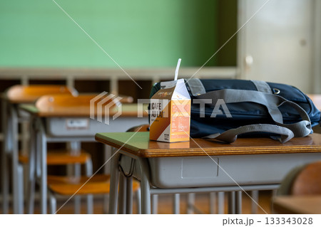 教室の飲み物 教室の飲み物 133343028