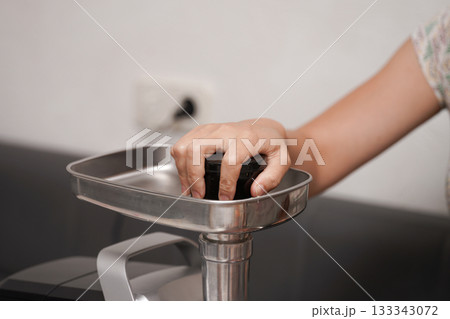 woman washing dishes in the kitchen woman washing dishes in the kitchen 133343072