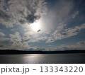 空と湖 133343220