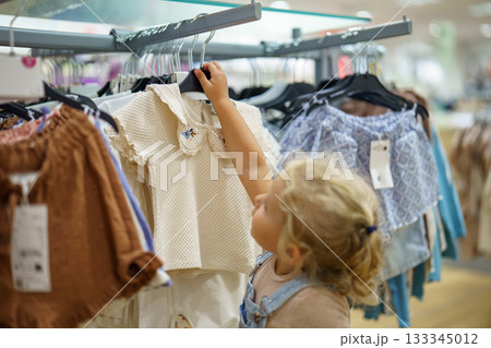 woman shopping in clothing store 133345012