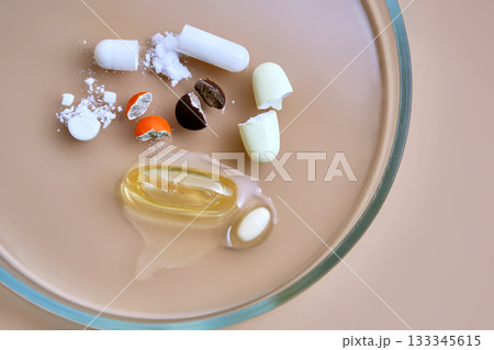 Drug analysis with broken capsules on petri dish 133345615