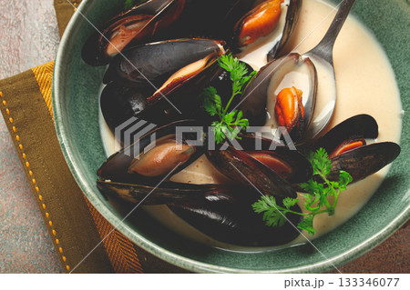 mussels in shells, in creamy garlic sauce, mussels in bechamel sauce, homemade, no people, 133346077