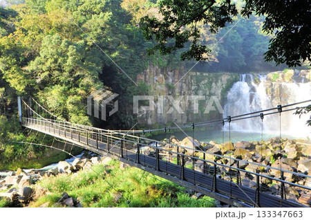 関之尾滝の吊橋 133347663