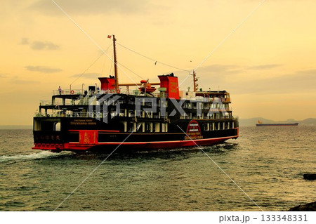 夕景の浦賀水道へ… 東京湾フェリー・黒船『しらはま丸』 夕景の浦賀水道へ… 東京湾フェリー・黒船『しらはま丸』 133348331