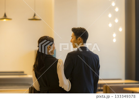 ホテルのレストランのカップル ホテルのレストランのカップル 133349378