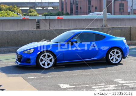 青い国産スポーツカー 133350118