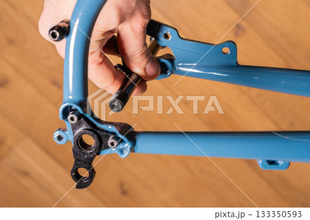 Installing Thru Axle into Rear Dropout 133350593