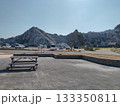 岩に囲まれた駐車場その2 133350811