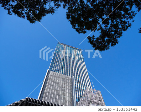 名古屋の建設中の高層ビルの風景 133351442