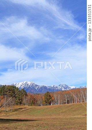 晩秋の中山高原から望む北アルプス 133351531