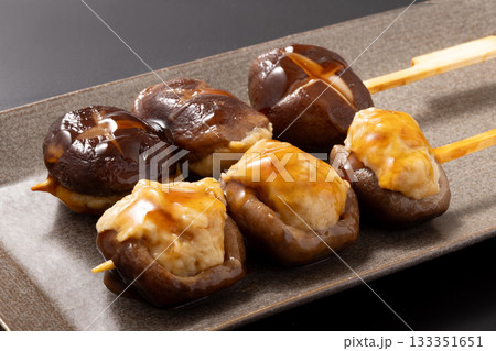 椎茸　つくね　串焼き 133351651