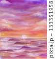夕焼けに染まる空 133351958
