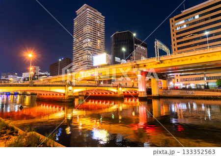 《大阪府》中之島公園の夜景・難波橋 《大阪府》中之島公園の夜景・難波橋 133352563