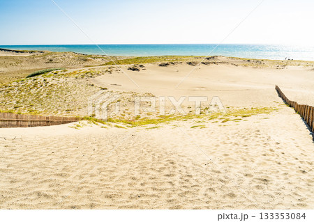 《静岡県》中田島砂丘・晴天下の風景 133353084