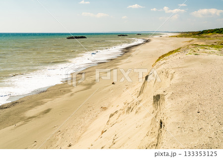《静岡県》中田島砂丘・晴天下の風景 133353125