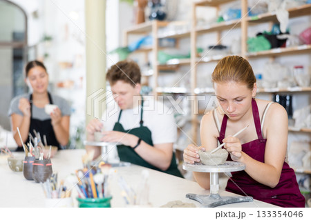 Teenage girl and teenage boy sculpt ceramic product Teenage girl and teenage boy sculpt ceramic product 133354046