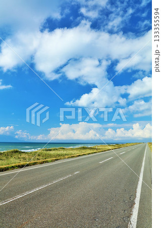 北海道　夏の青空とオロロンライン 133355594