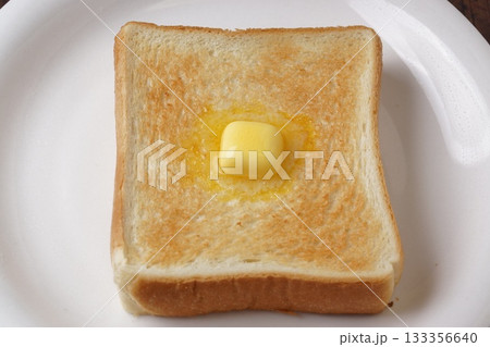 厚切りバタートースト朝食 133356640