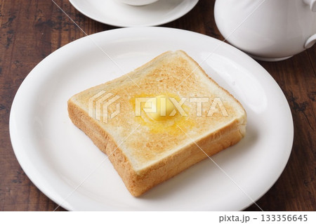 厚切りバタートースト朝食 133356645