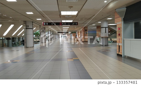 中山競馬場の場内馬券売り場 133357481