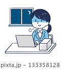 夜遅くまで残業をしている女性 133358128