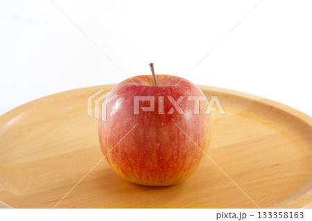 新鮮なリンゴ 133358163