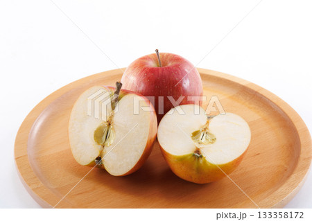 新鮮なりんご 133358172