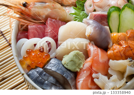海鮮丼 133358940