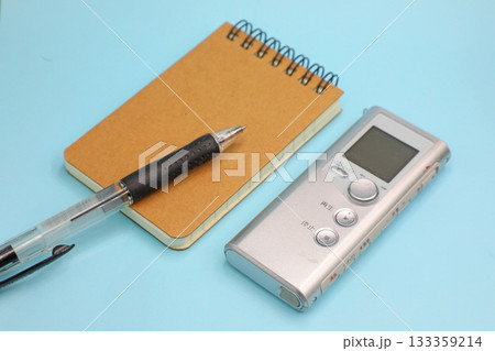 ボイスレコーダーとメモ 133359214