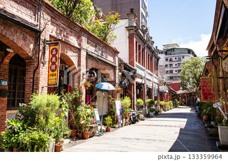 Traditional building view of the Shenkeng Old Street in New Taipei City, Taiwan. The street is famous for its tofu-related food. 133359964