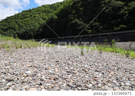 岡山県高梁市川上町　成羽川 133360071