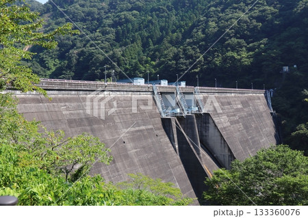 岡山県新見市金谷　中空重力式コンクリートダム　河本ダム 133360076