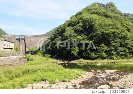 岡山県新見市金谷　河本ダム近くの本郷川 133360095