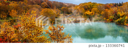 地獄沼の紅葉　パノラマ【青森県青森市】 133360741