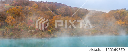 地獄沼の紅葉　パノラマ【青森県青森市】 133360770