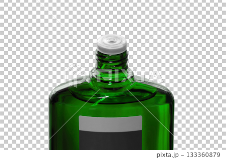 [Cutout transparent background material] A green translucent bottle of hair growth agent with the screw cap open 133360879