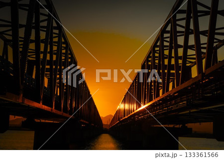 一級河川の夕景 一級河川の夕景 133361566