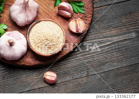 Garlic Powder and garlic cloves 133362177