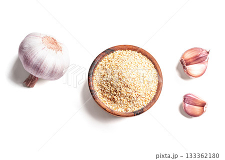 Garlic Powder and garlic cloves 133362180