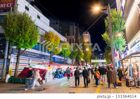 ソウル 鐘路3街飲み屋屋台通り ※一部ソフトフォーカス ソウル 鐘路3街飲み屋屋台通り ※一部ソフトフォーカス 133364014