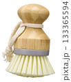 竹製の掃除ブラシ（ナチュラル素材）白背景 133365594