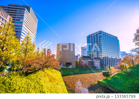 日本の東京都市景観あの悲劇を忘れてはならない…九段下駅前の昭和館などを望む…=11月21日 日本の東京都市景観あの悲劇を忘れてはならない…九段下駅前の昭和館などを望む…=11月21日 133365789