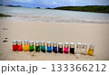 砂浜に並ぶカラーボトルと海の風景/ヒーリングカラー/南国ビーチ 133366212