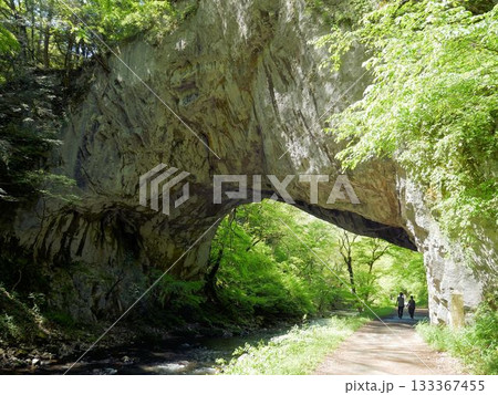 広島県・帝釈峡　雄橋のアーチ 133367455