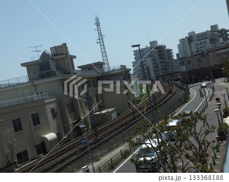 相模大野駅前のカーブする線路 133368188